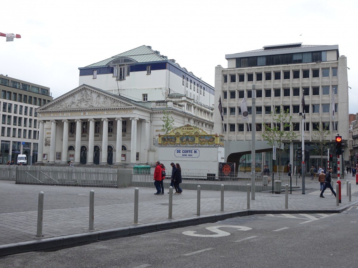 Brssel, Opernhaus am Place de la Monnaie, erbaut bis 1856 (26.04.2015)