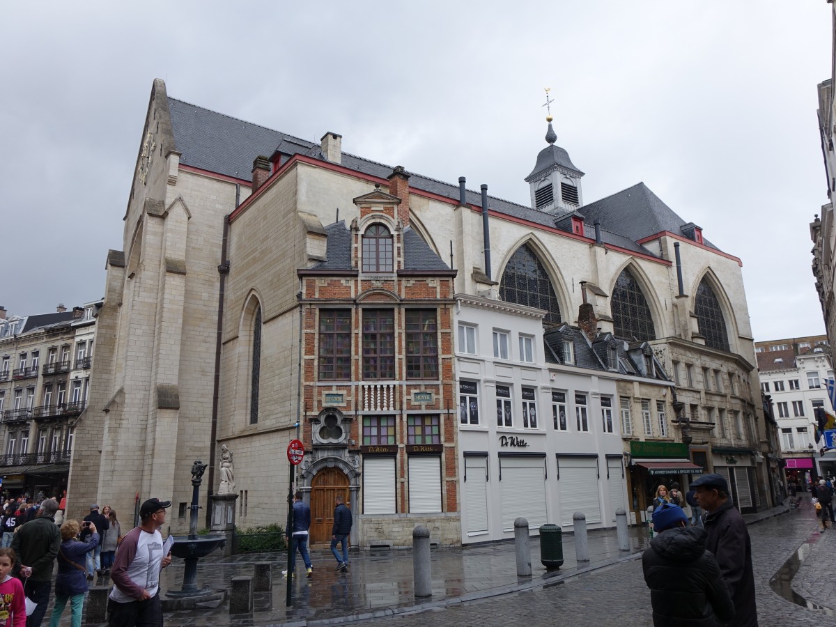 Brssel, St. Nikolaus Kirche, Chor von 1381, erbaut von 1695 bis 1714 im Herzen des Handelsviertel (26.04.2015)