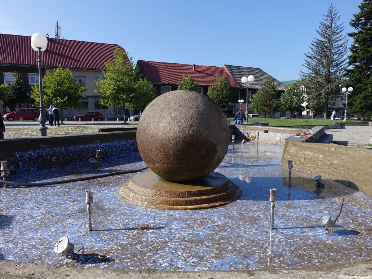 Brunnen im Zentrum von Kolasin (22.09.2015)