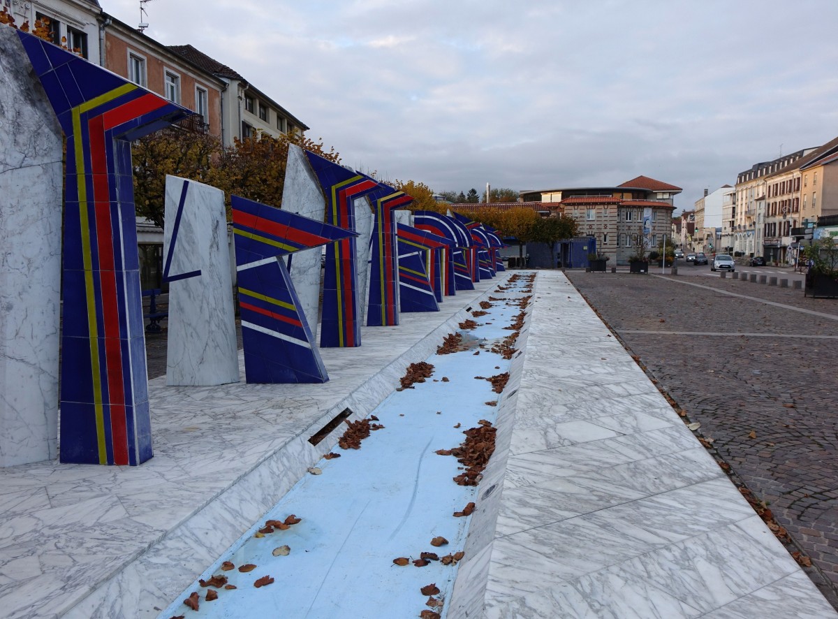 Brunnenplatz in Contrexeville (25.10.2015)