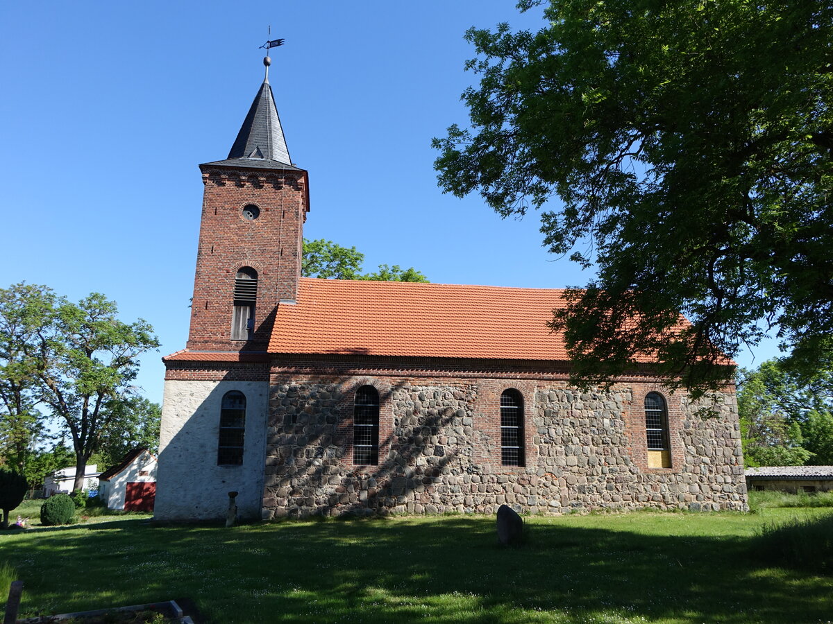 Brunow, evangelische Kirche, erbaut im 13. Jahrhundert (25.05.2026)