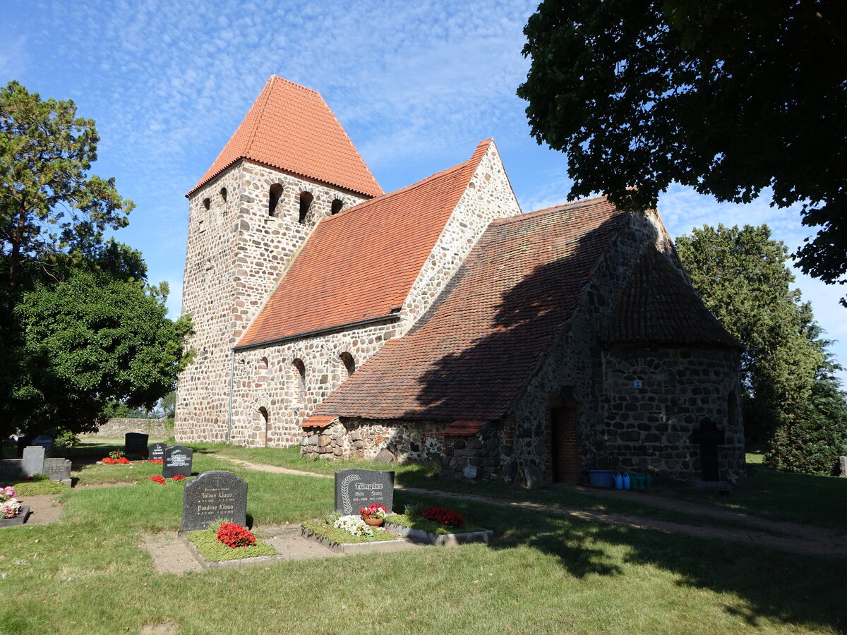 Buchholz, evangelische Kirche, romanische Feldsteinkirche, erbaut 1140 (12.08.2025)