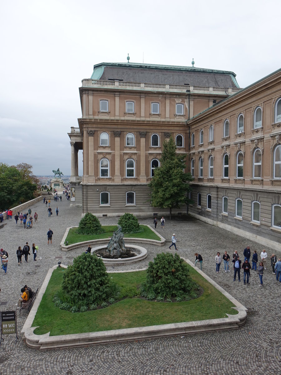 Budapest, Burgpalast mit Szchnyi-Nationalbibliothek im Burgviertel (26.08.2018)