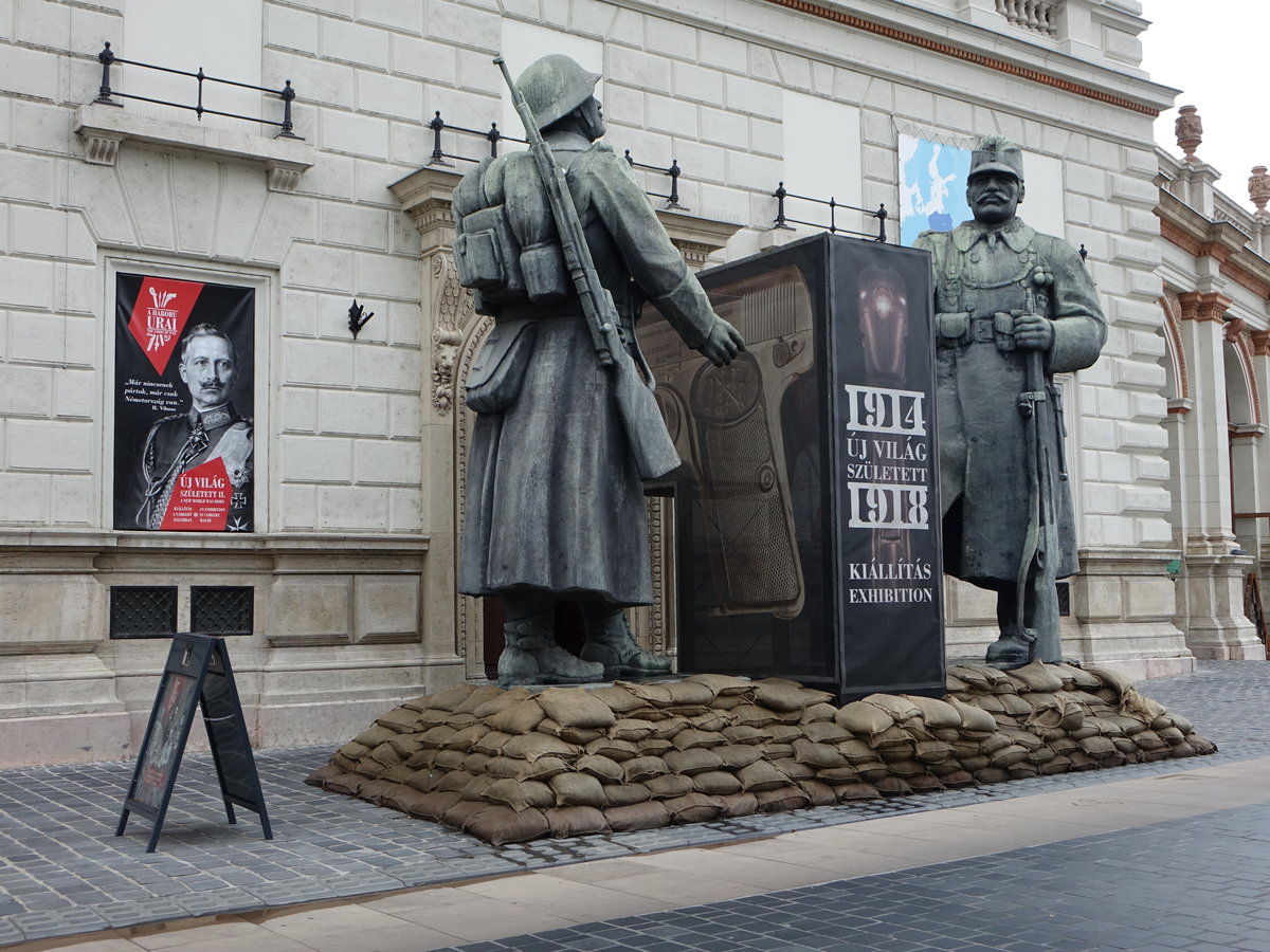 Budapest, Denkmal vor dem Ungarischen Armeemuseum (26.08.2018)