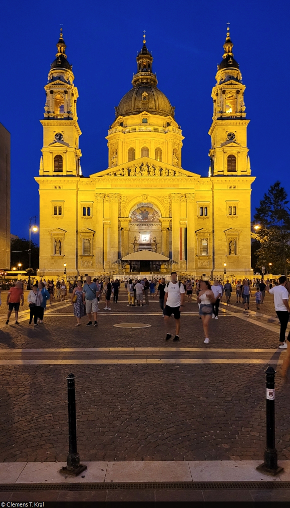 Budapest (HU):
Die 1905 eingeweihte St.-Stephans-Basilika zur Blauen Stunde.

🕓 27.8.2022 | 20:02 Uhr