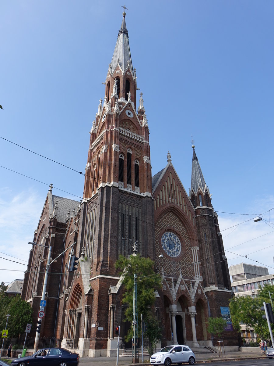 Budapest, neugotische Rzsafzr Kirlynja Templom, erbaut von 1912 bis 1915 in der Thkly Utca (25.08.2018)