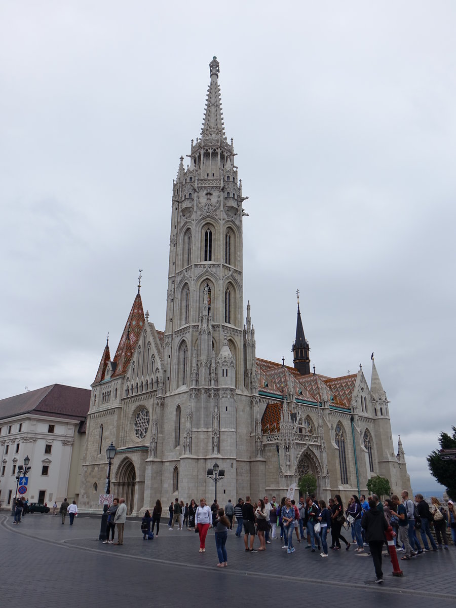 Budapest, St. Matthias Kirche auf dem Burgberg, erbaut von 1255 bis 1269, Kirchturm erbaut 1470 (26.08.2018)