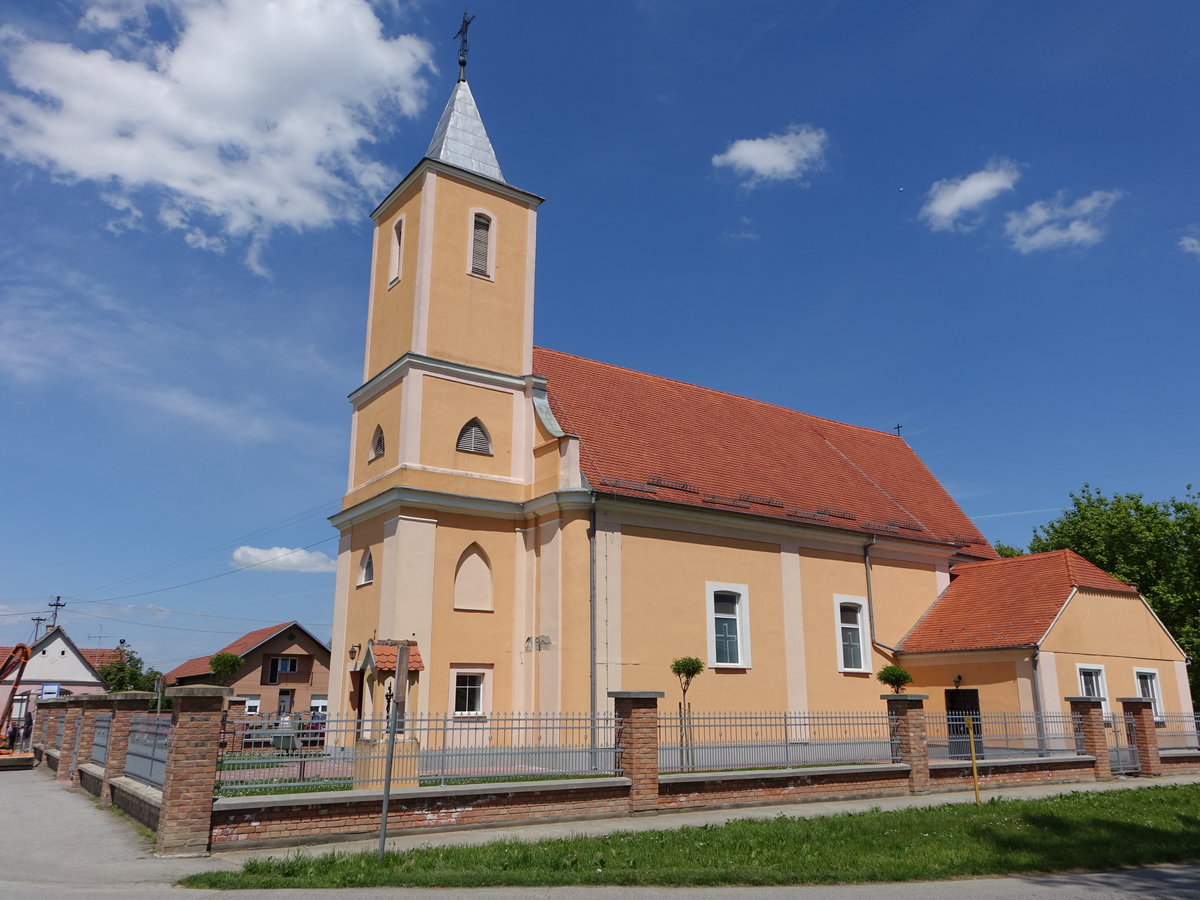 Budrovci, kath. Kirche St. Nikolaus, erbaut 1796 (02.05.2017)