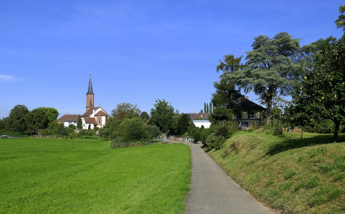 Bhl, Blick von Sd-Osten auf den Ort und die Kirche, Sept.2021 