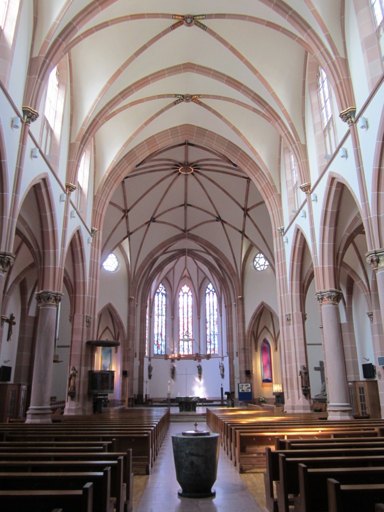 Bhl, Hauptschiff der Stadtkirche St. Peter und Paul, erbaut von 1872 bis 1877 (01.09.2014)
