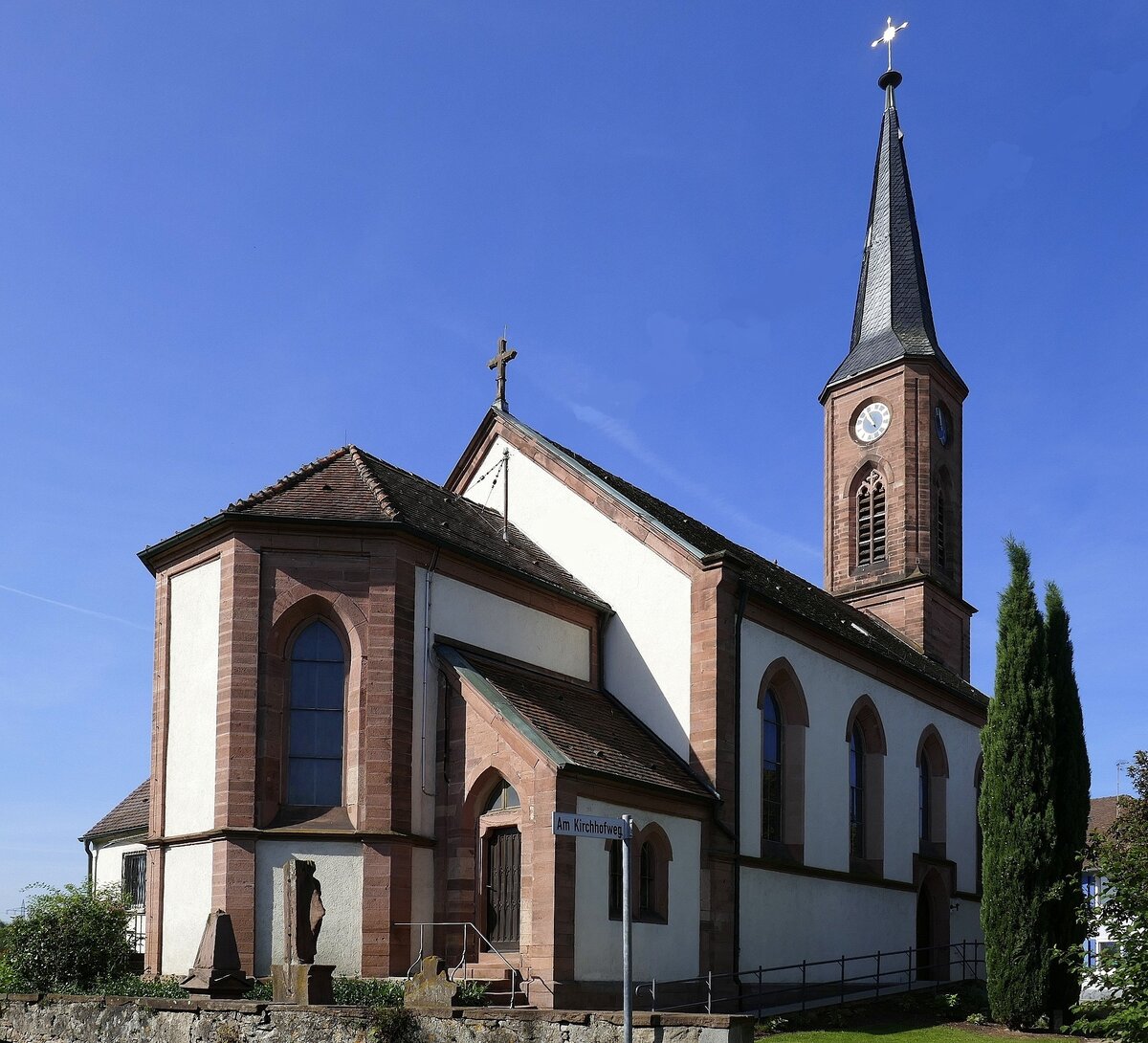 Bhl, die katholische Kirche St.Peter und Paul, 1861-62 im neogotischen Stil erbaut, Sept.2021