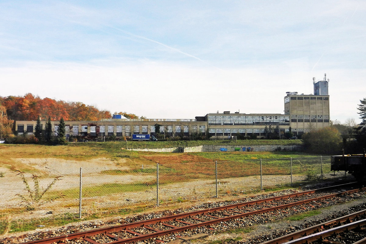 Blach, ehemaliges Fabrikgebude der Blachguss AG an der Schaffhauserstrasse, aufgenommen am 1. November 2012. Mittlerweile abgerissen. 2017 Baustart fr die berbauung mit 416 Miet- und Eigentumswohnungen, 5640 Quadratmetern Flche fr Bro, Dienstleistung und Verkauf sowie einem 4300 Quadratmeter grossen, ffentlich zugnglichen Park
