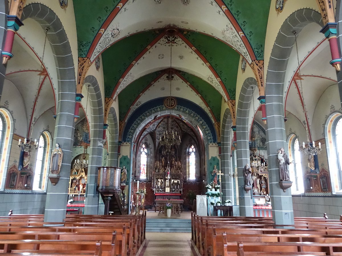 Bsslingen, neugotischer Innenraum der Pfarrkirche St. Martin (25.05.2017)