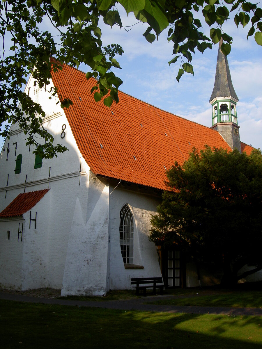 Büsum, evangelische St. Clemens Kirche, erbaut im 15. Jahrhundert (10.05.2011)