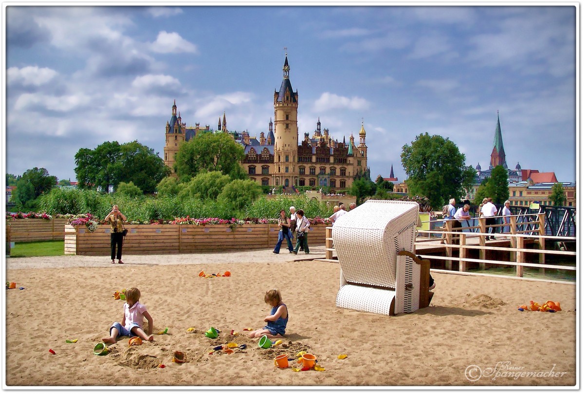 BuGa, Bundesgartenschau in Schwerin, im Sommer 2009, im Hintergrund das Schweriner Schloss.