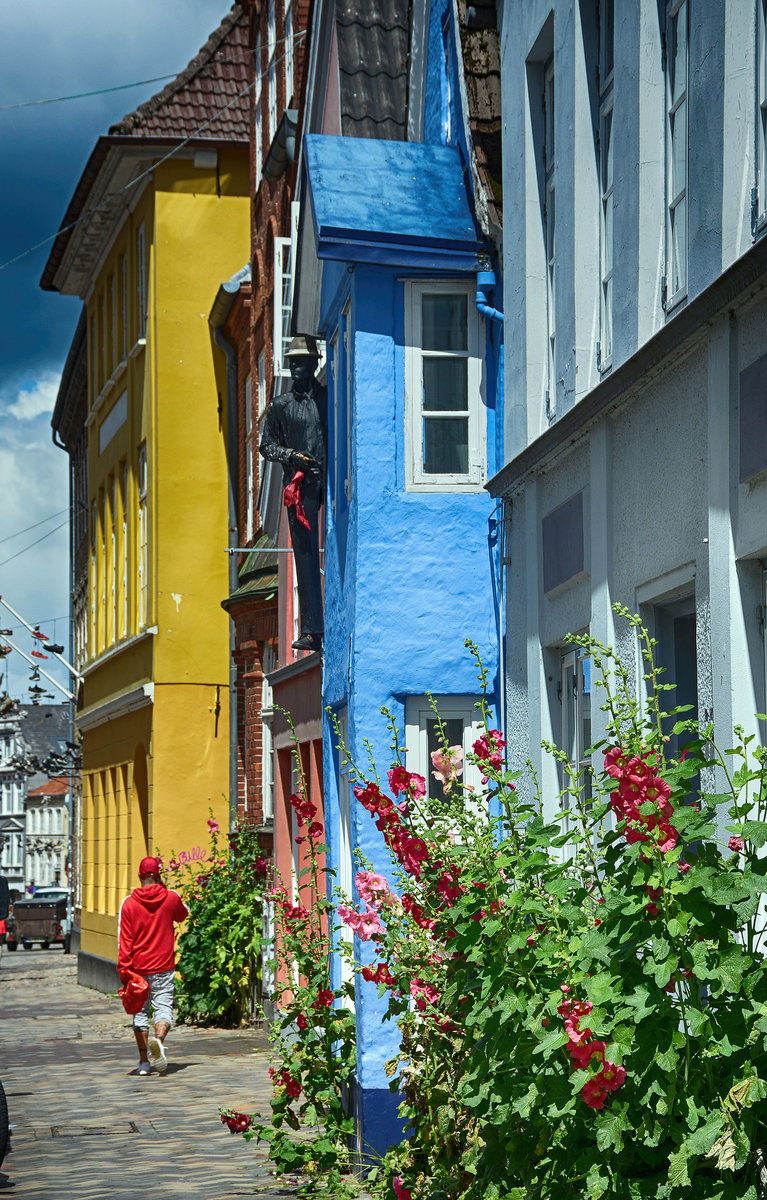 Bunte Huser an der Norderstrae in Flensburg. Aufnahme: 11. Juli 2020.