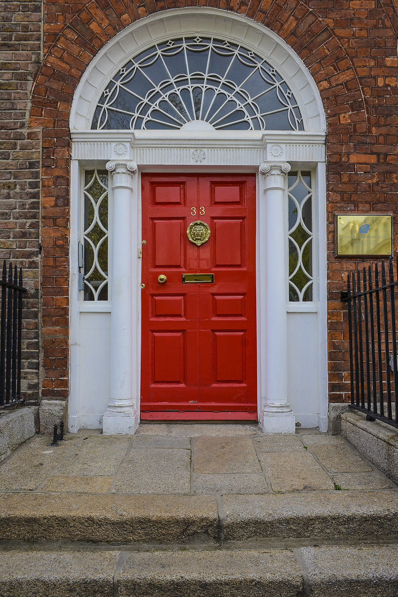 Bunte Haustr am Merrion Square North in Dublin. Aufnahme: 11. Mai 2018.