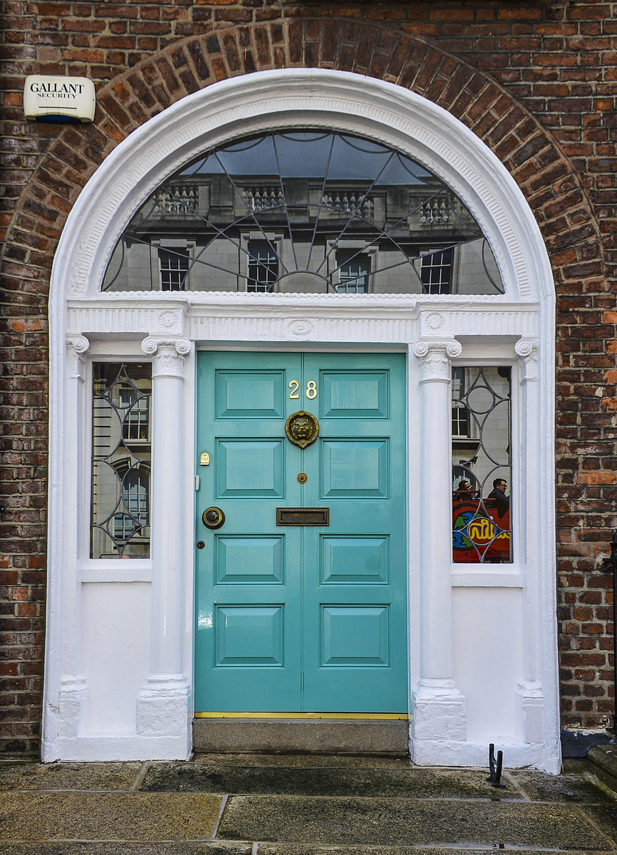 Bunte Haustr am Merrion Square North in Dublin. Aufnahme: 11. Mai 2018.