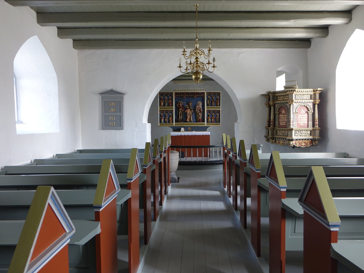 Bur, Altar von 1500 und Kanzel von 1634 in der Ev. Dorfkirche (25.07.2019)