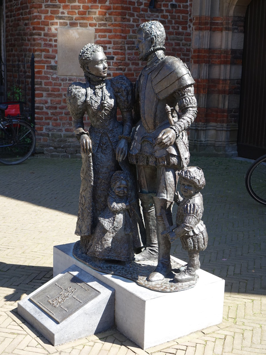 Buren, Denkmal fr Willem van Oranje und Anne van Buren am Markt (09.05.2016)