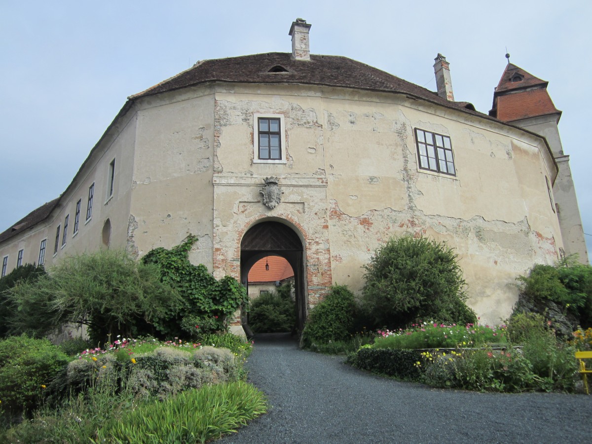Burg Bernstein, erbaut ab 1199 mit Rittersaal aus dem 17. Jahrhundert (30.07.2014)
