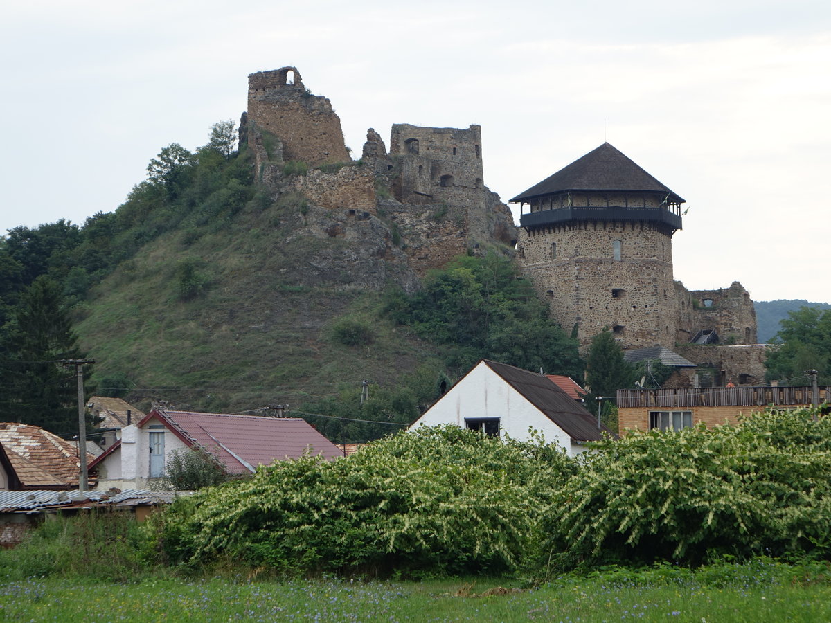 Burg Filakovo, mchtige Ruine aus dem 13. Jahrhundert (27.08.2019)