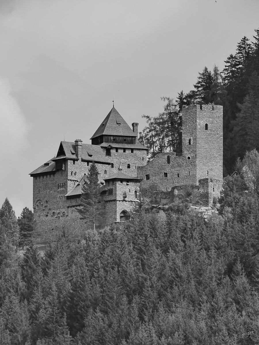 Burg Finstergrn, so gesehen Ende August 2019 in Ramingstein.