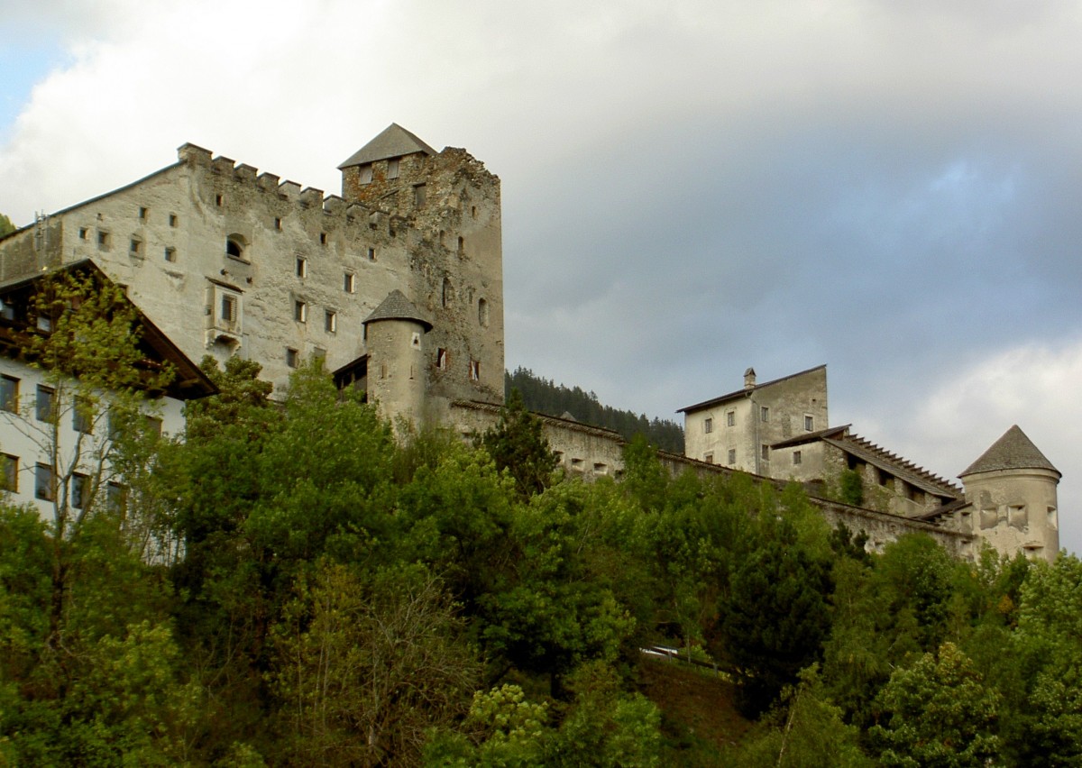 Burg Heinfels, Wehranlage im Pustertal, der Kern der Burg wurde erbaut im 13. Jahrhundert (18.09.2014)