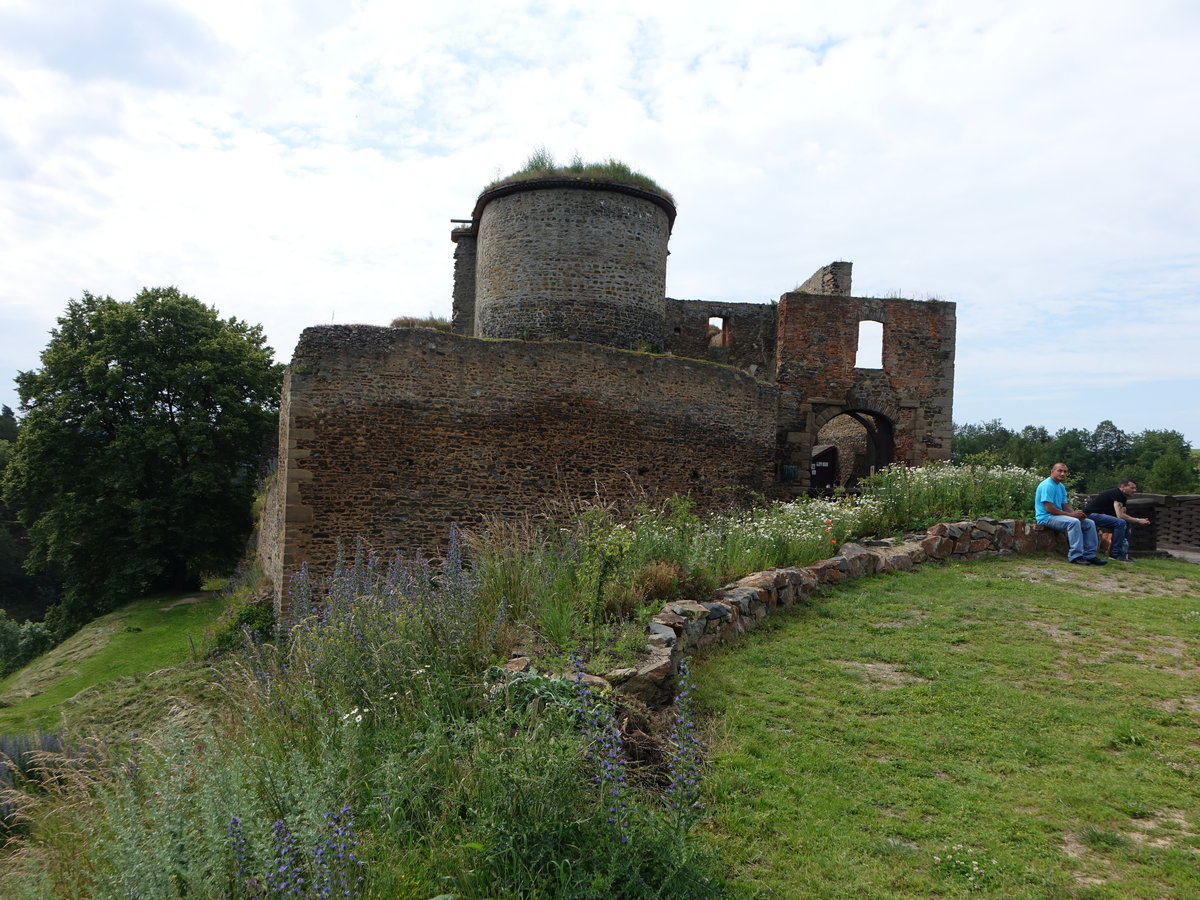 Burg Krakovec / Rothschloss, erbaut 1383 fr den Burggrafen Jra von Roztok,  letzter Aufenthaltsort von Jan Hus vor seiner Abreise nach Konstanz. Nach einem Brand 1783 wurde sie verlassen (27.06.2020)