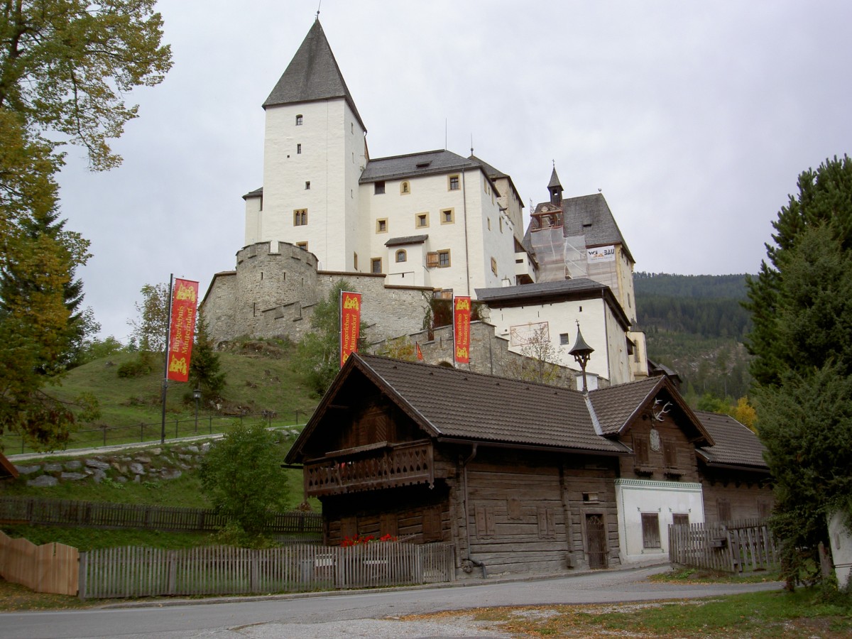 Burg Mauterndorf, erbaut ab 1253, erweitert im 15. Jahrhundert durch Erzbischof 
Leonhard von Keutschach und Domprobst Burkhard von Weipriach, heute Lungauer 
Landschaftsmuseum (05.10.2013)