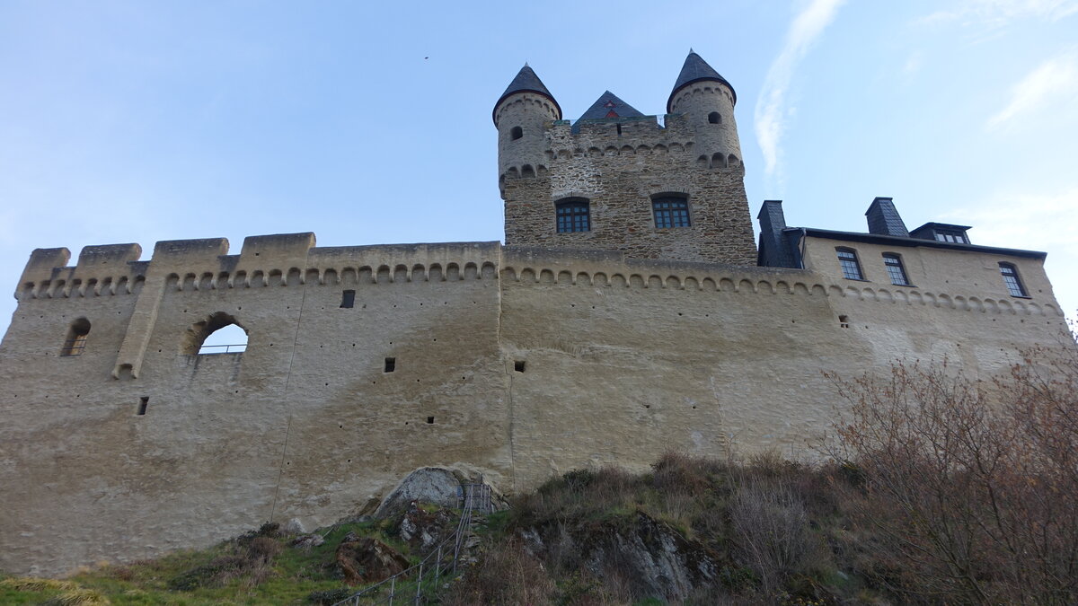 Burg Schwalbach, Hhenburg aus Schieferbruchstein, erbaut von 1368 bis 1371 (20.03.2022)