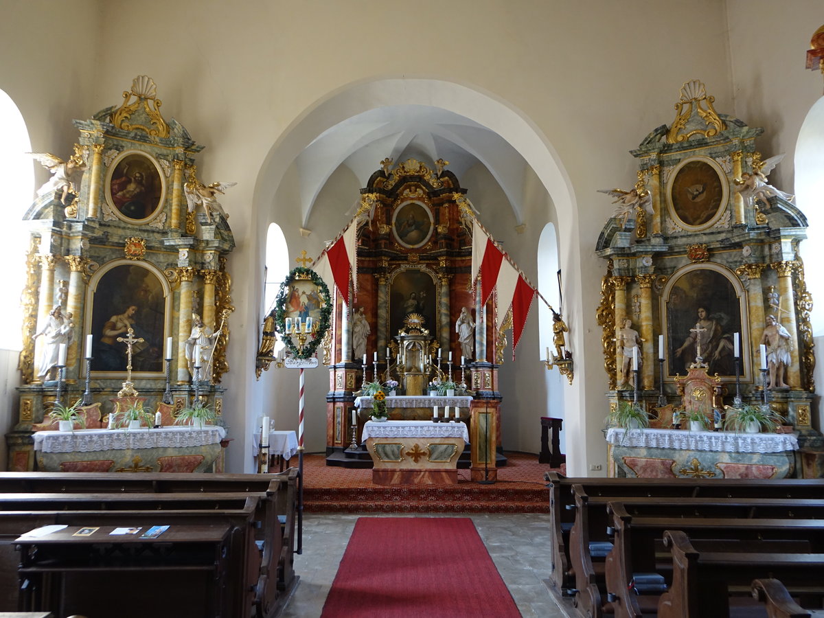 Burgellern, Altre in der katholische Filialkirche St. Magdalena und Katharina, erbaut 1716 von Gregor Finsterwalder (14.10.2018)