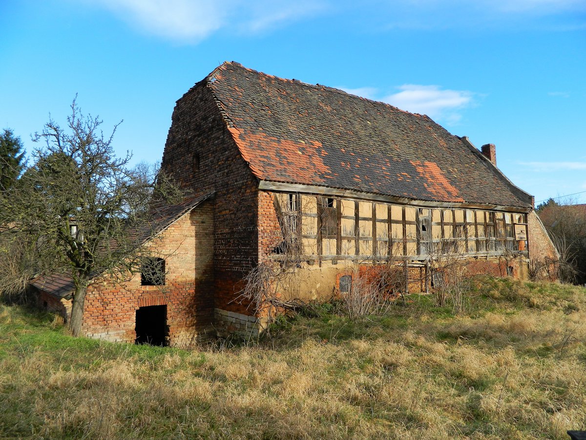 Burgenlandkreis: Ltzen - Kaja: Die historische Scheune vom Vierseitenhof auf dem sich das Hauptquartier der franzsischen Truppen in der Schlacht bei Grogrschen befand. Der franzsische Kommandeur Marschall Ney hat am 1./2. Mai 1813 hier genchtigt. Im  Marschall-Ney-Haus  wurde eine thematische Ausstellung eingerichtet, welche u.a. zum jhrlichen Scharnhorstfest (erstes Mai-Wochenende) besichtigt werden kann. (16.01.2018)