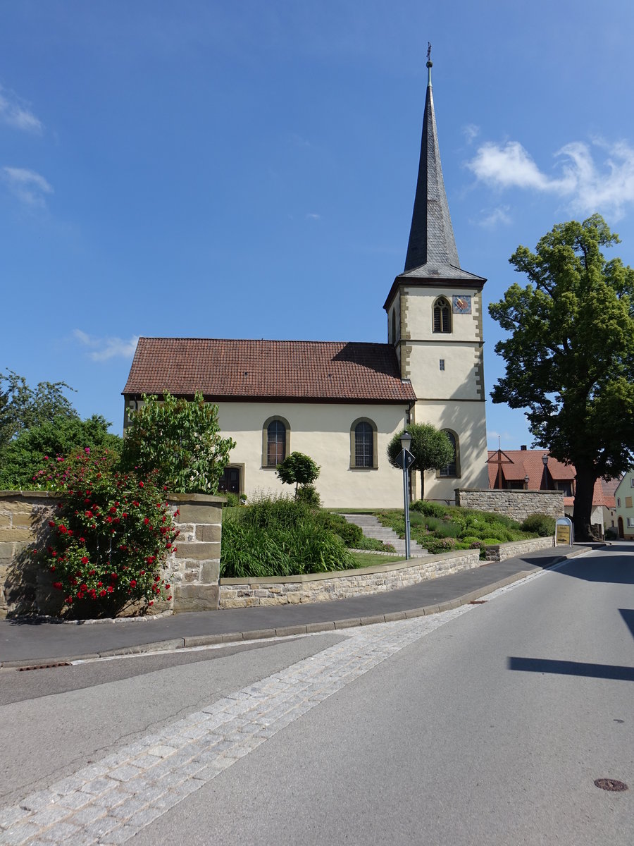 Burghausen, Pfarrkirche Mariae Geburt und St. Valentin, Chorturmkirche, Turm 1584, Langhaus von 1779 (26.05.2018)