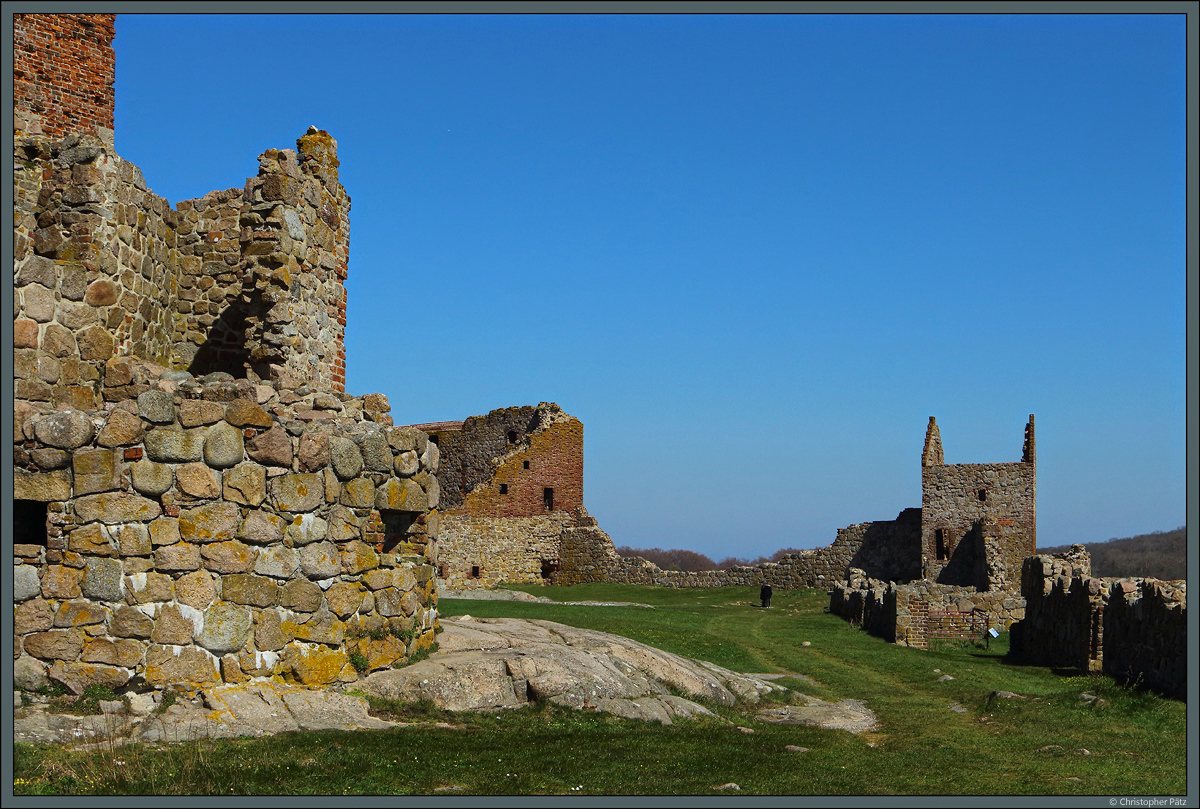 Burghof der Ruine Hammershus bei Sandvig. (23.04.2019)