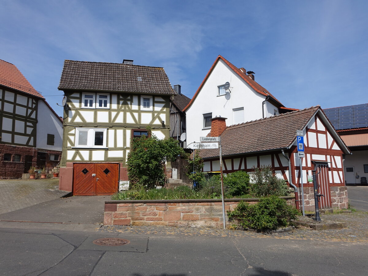 Burgholz, kleines Backhaus am Lindenplatz (15.05.2022)