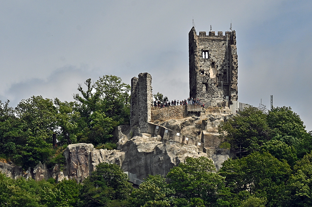 Burgruine Drachenfels mit starkem Besucherandrang am 22.07.2023