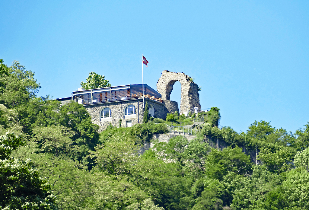 Burgruine Rolandseck mit Rolandsbogen in Rolandseck - 27.05.2017