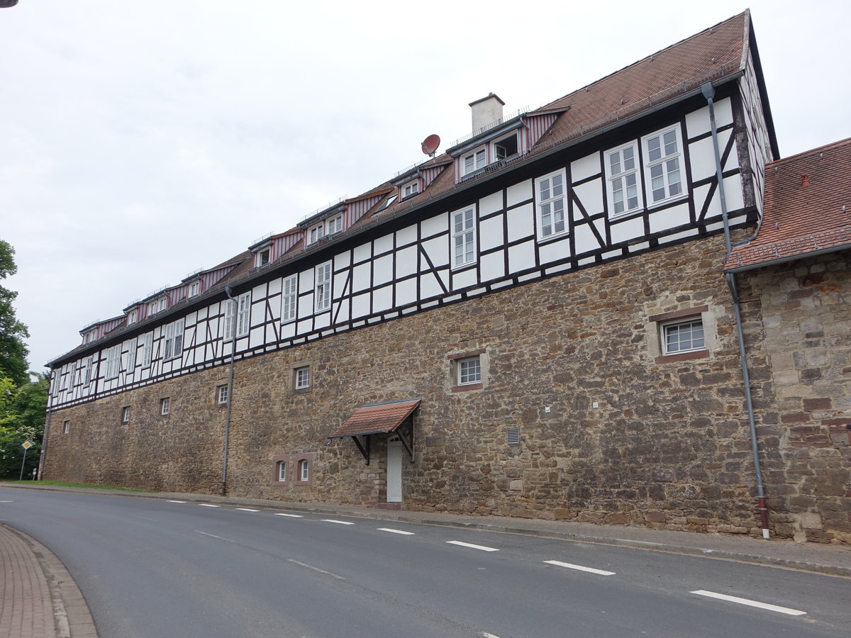 Burguffeln, ehem. Burganlage, gemauerten Erdgeschoss mit aufgesetztem Fachwerk, erbaut im 9. Jahrhundert (06.06.2019)
