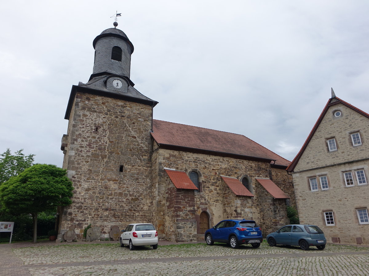 Burguffeln, Ev. Kirche St. Margaretha, sptromanische Pfeilerbasilika mit Turm, erbaut im 10. Jahrhundert, Umbau zur Wehrkirche 13. Jahrhundert (06.06.2019)