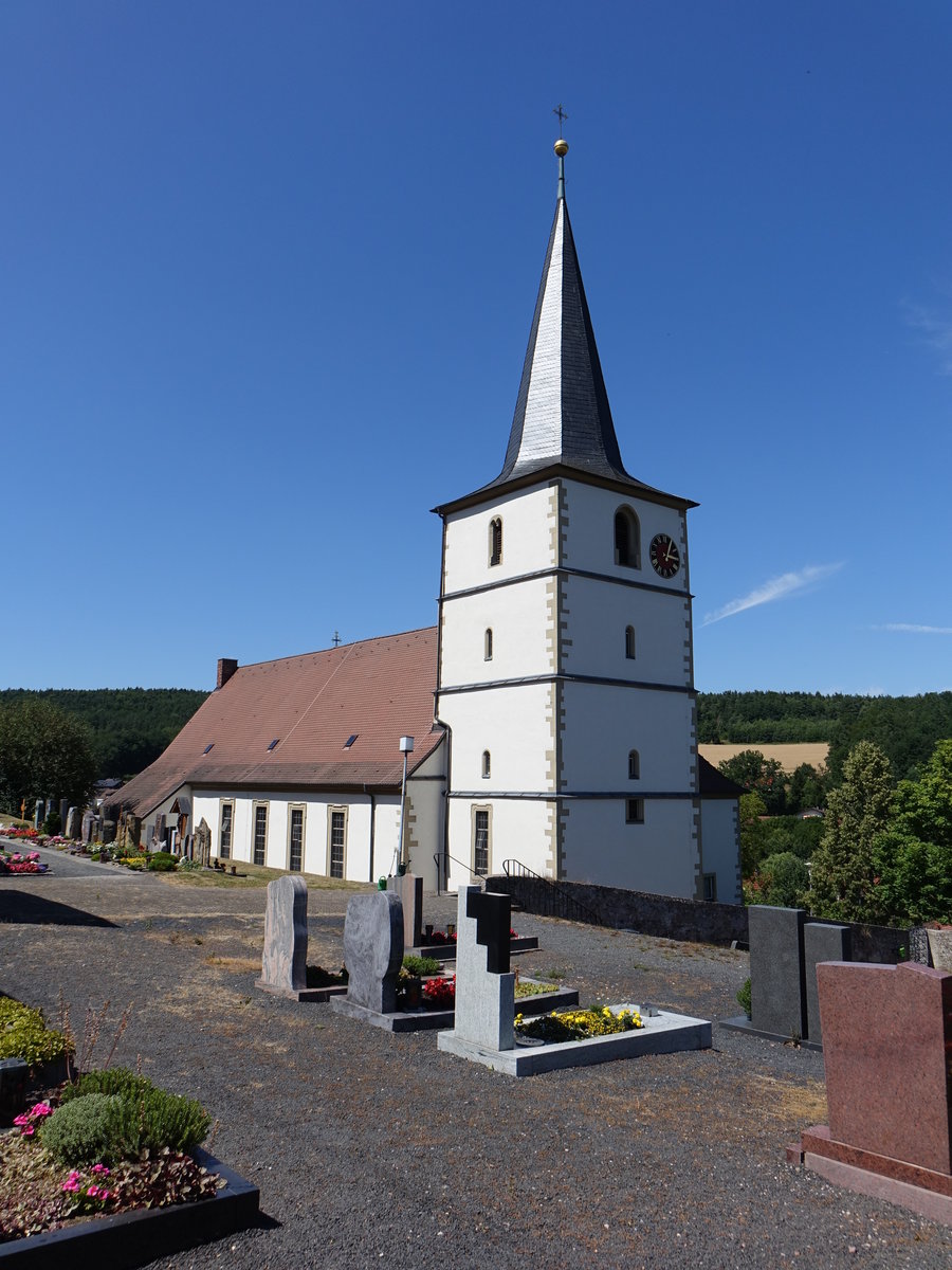 Burgwallbach, kath. Pfarrkirche Hl. Dreifaltigkeit, Chorturmkirche, erbaut 1571, barocker Umbau im 18. Jahrhundert (08.07.2018)