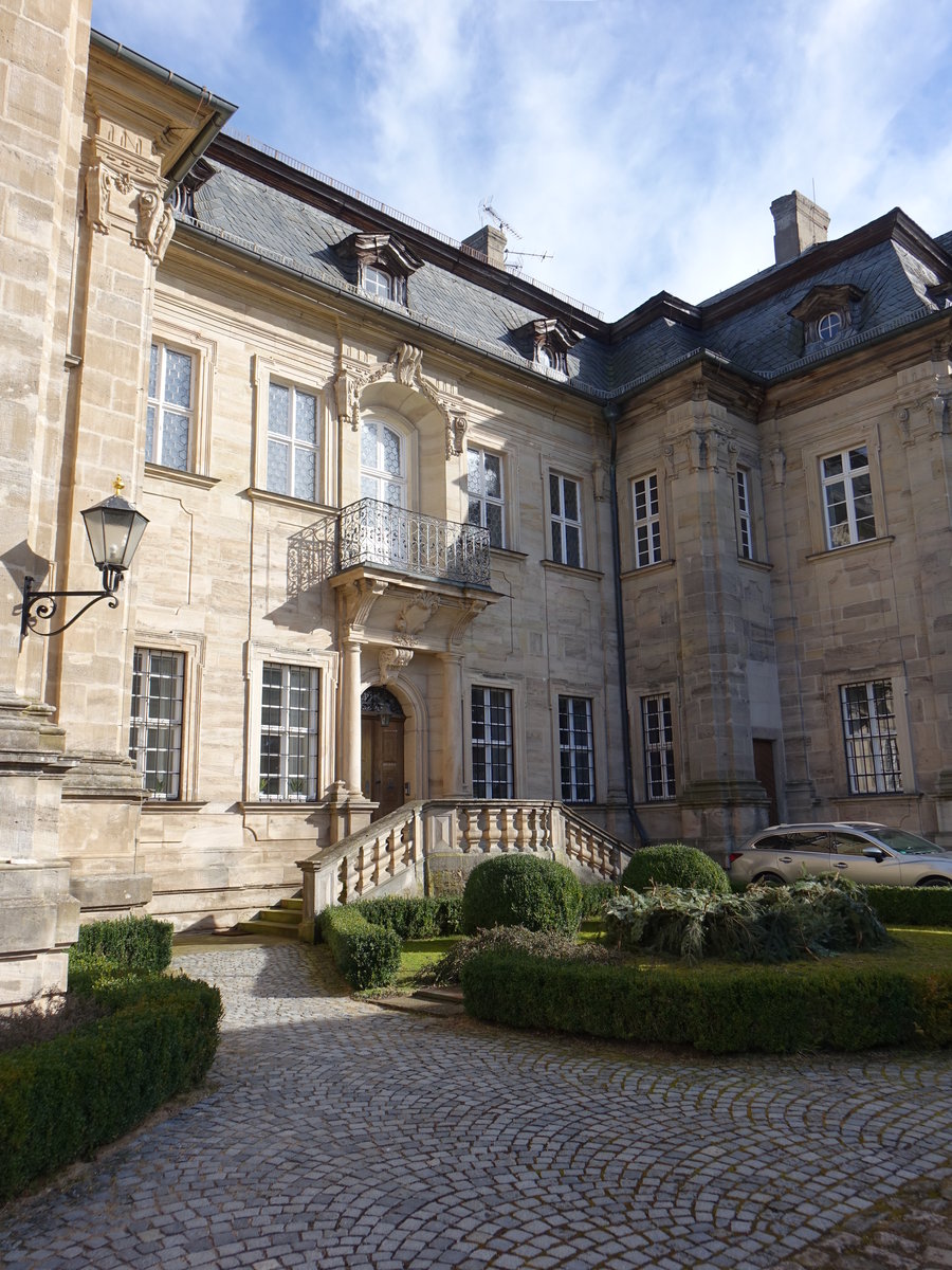 Burgwindheim, ehemaliges Amtsschloss des Klosters Ebrach, jetzt Pfarrhaus. Zweigeschossig mit vier Eckpavillons um Mittelbau gruppiert. 
Erbaut von 1720 bis 1725 durch Joseph Greising (11.03.2018)