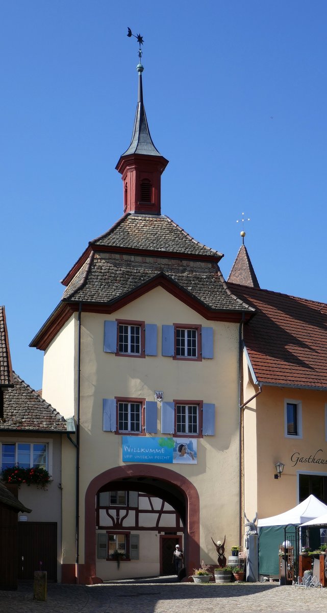 Burkheim am Kaiserstuhl, das Stadttor, einzig erhaltenes von ehemals drei Toren, stadteinwrts gesehen, Sept.2018 