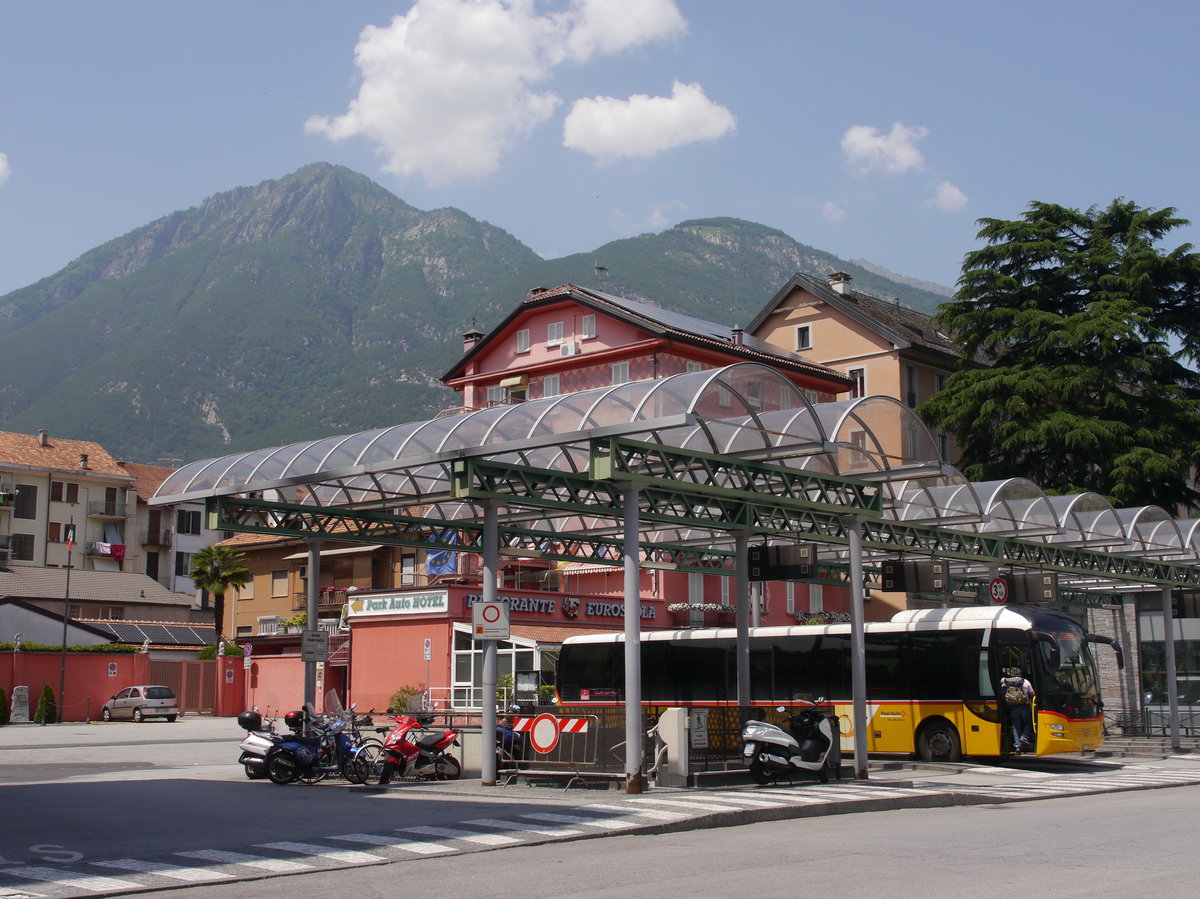 Busbahnhof / Autostazione, fr Fugnger gibt es eine Straenunterfhrung direkt zum gegenberliegenden Bahnhof / Stazione Ferroviaria ; Domodossola, 10.06.2014
