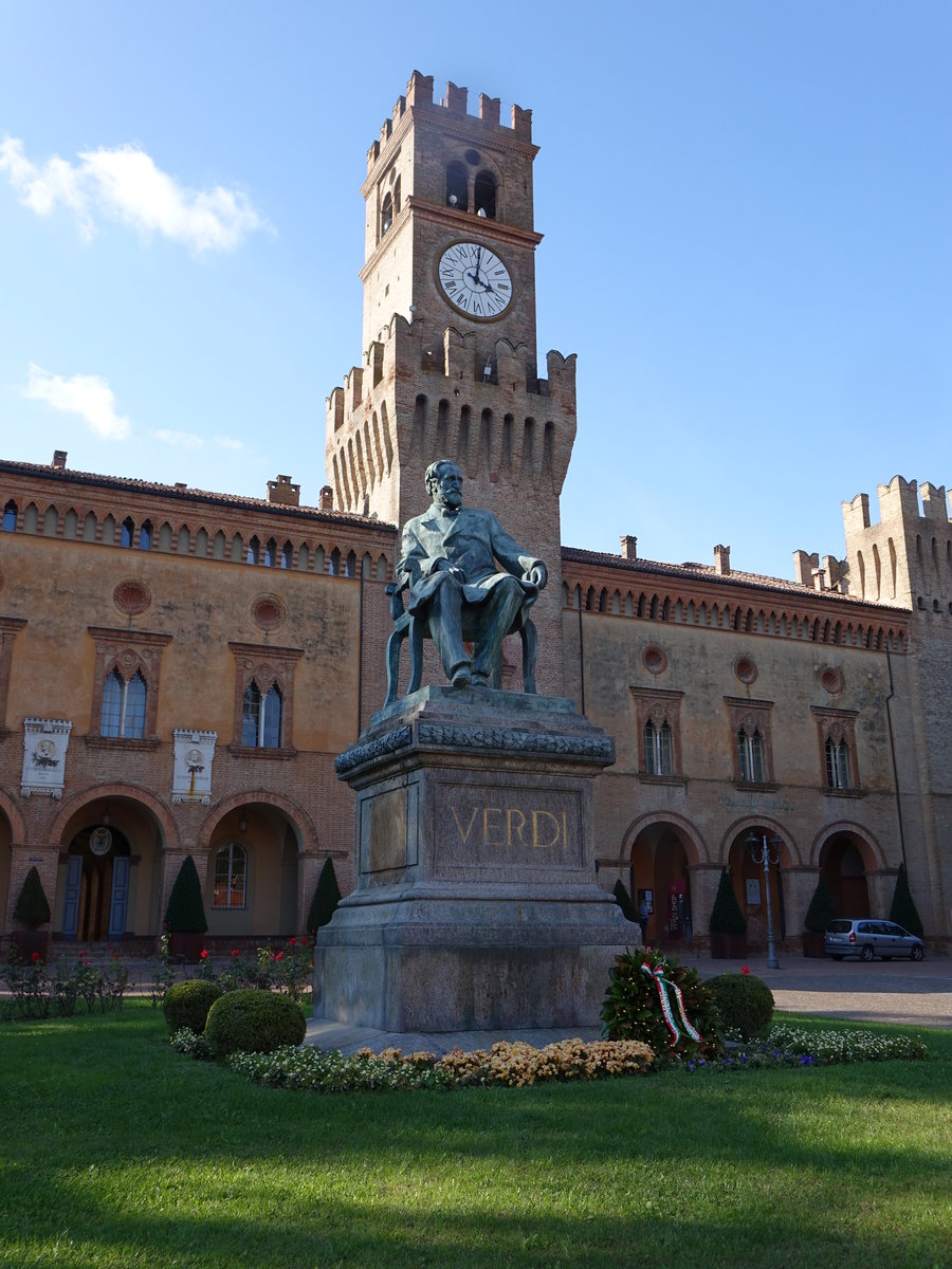 Busseto, Verdi Denkmal vor dem Palazzo Orlandi (10.10.2016)