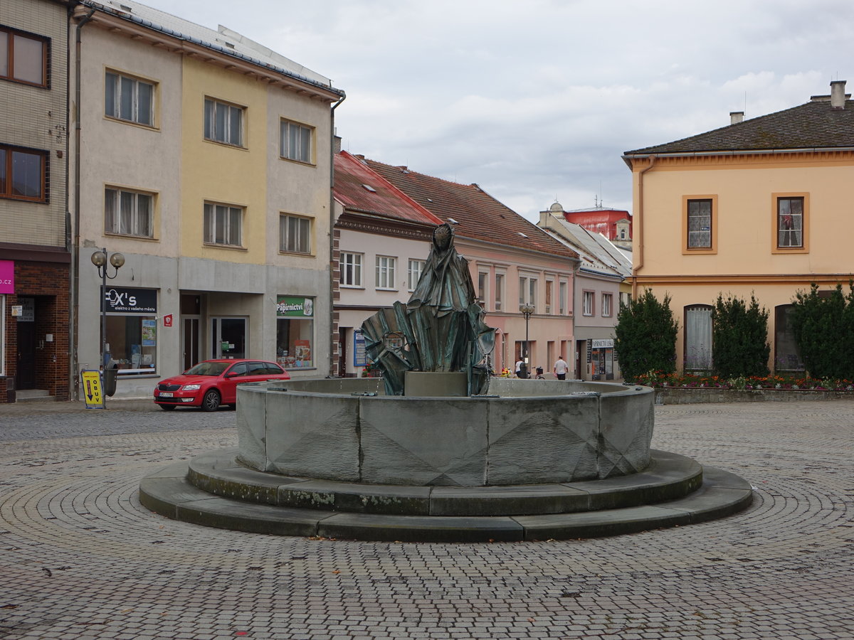 Bystrice pod Hostynem / Bistritz am Hostein, Brunnen am Masarykovo Namesti (03.08.2020)