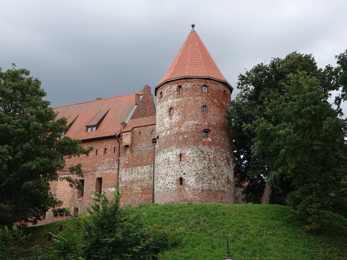 Bytow / Btow, runder Wehrturm der Deutschordensburg (01.08.2021)