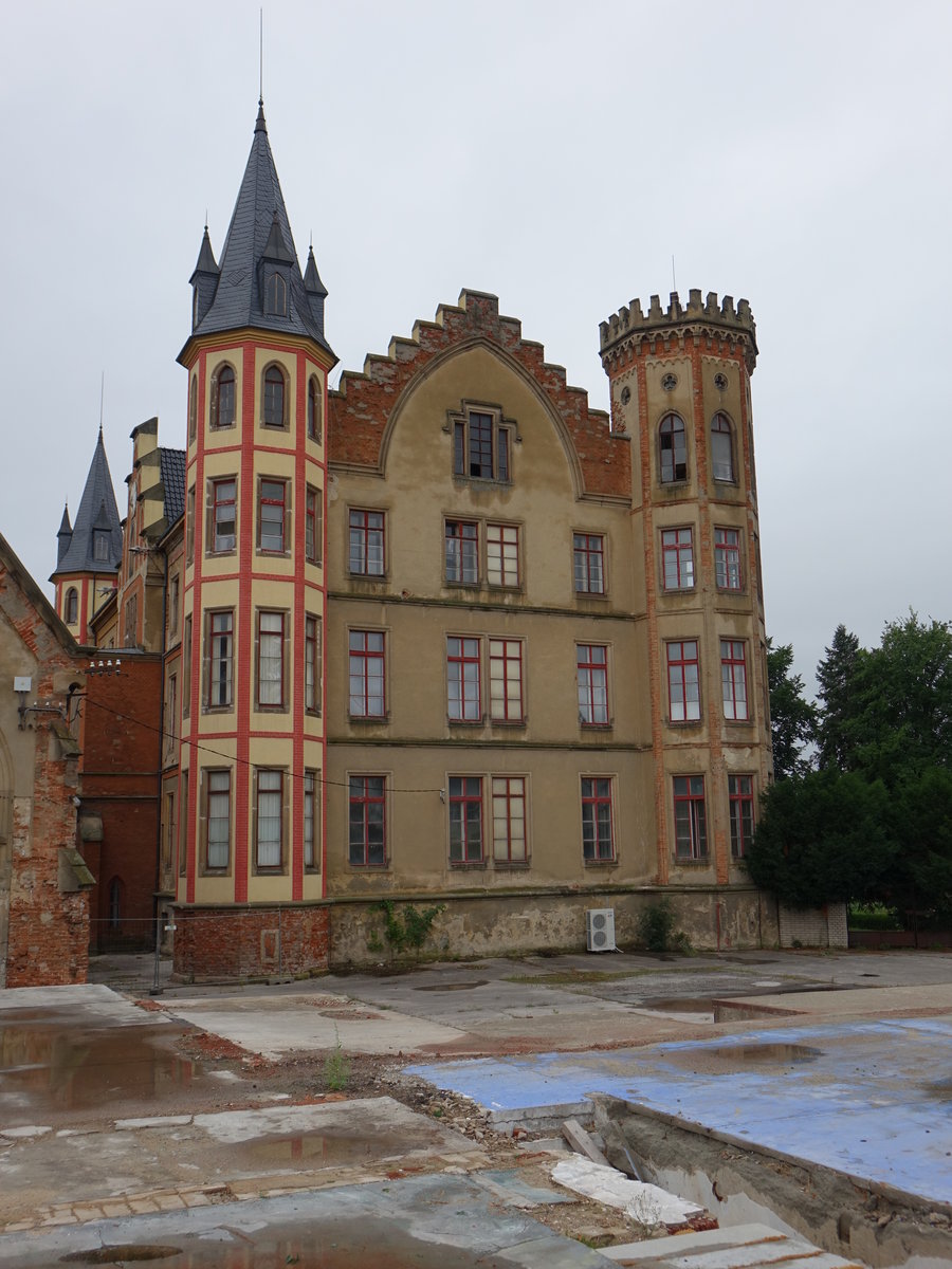 Bzenec / Bisenz, neogotisches Schloss, heute Wein- und Sektkellerei (04.08.2020)