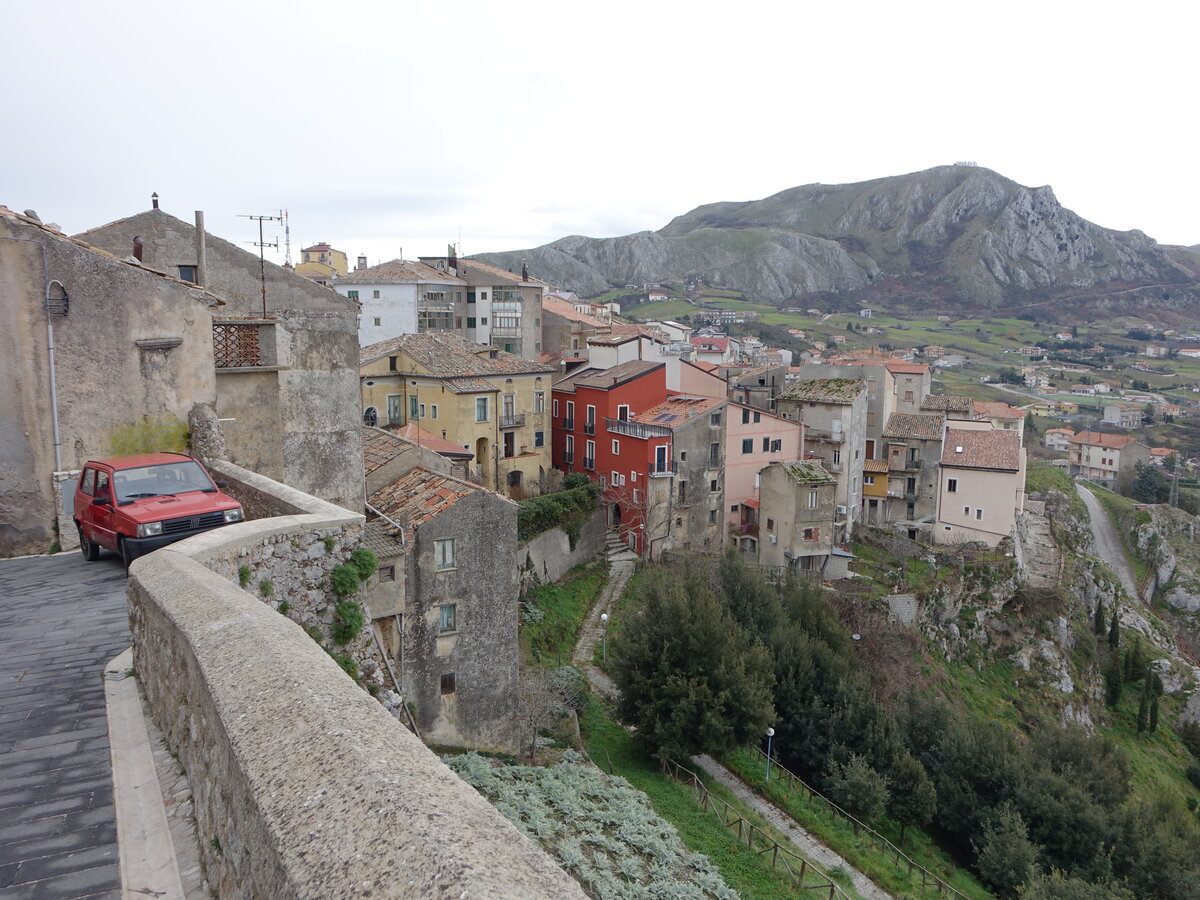 Caggiano, Ausblick auf die Altstadt vom Castello (27.02.2023)