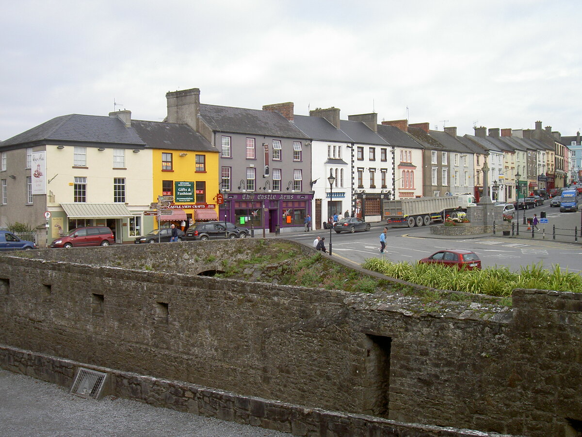 Cahir, Huser an der Castle Street (09.10.2007)